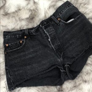 Levi’s 501 black jean shorts sz 29